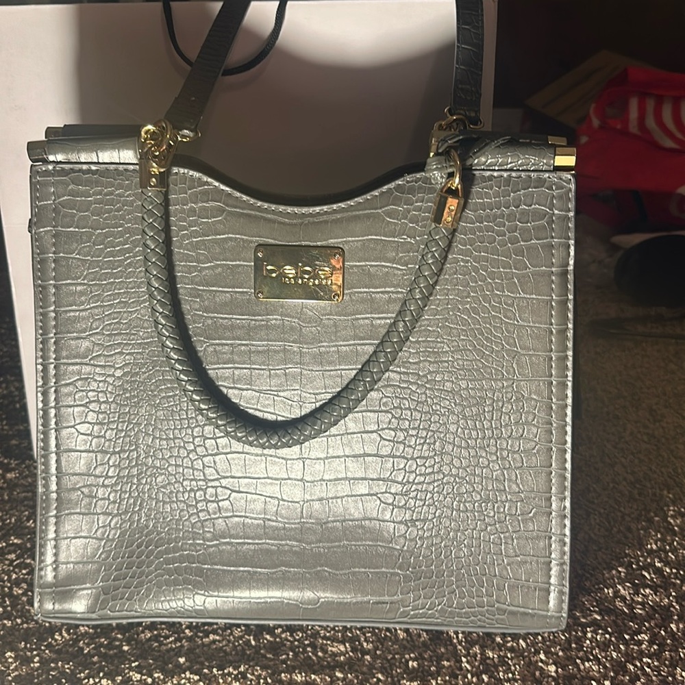 Gorgeous Bebe bag/crossbody in a beautiful green/grey color.